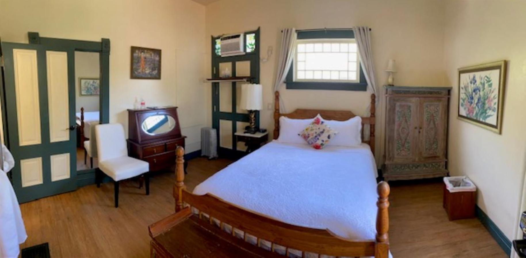 Queen Room with Garden View